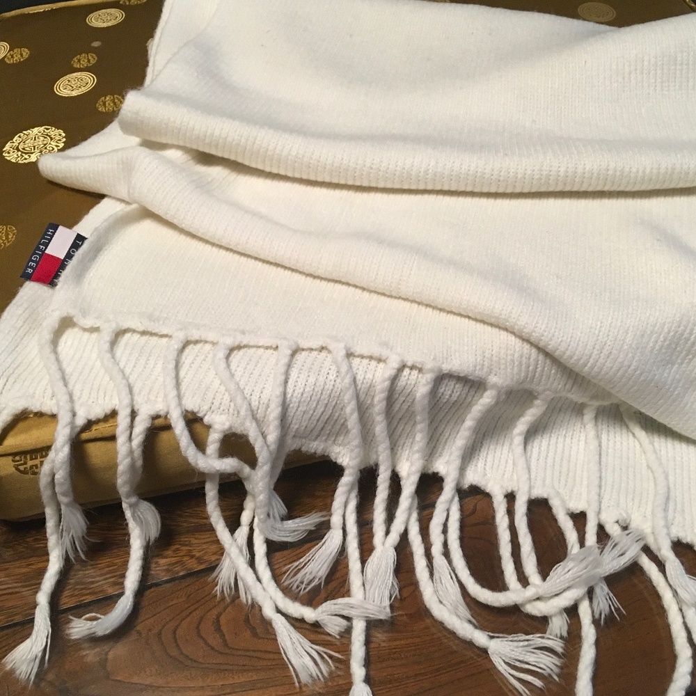 Tommy Hilfiger White Fringed Scarf/Wrap
